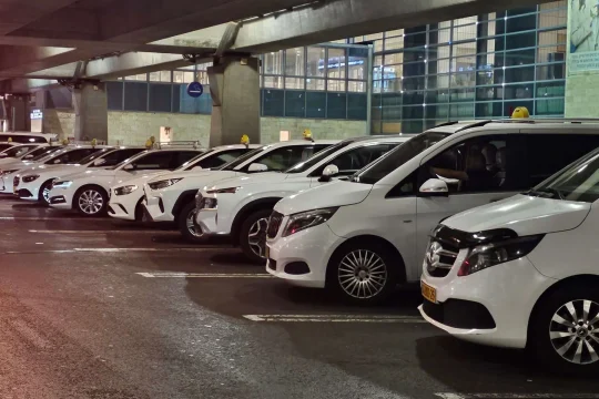 מוניות גדולה לנתב"ג